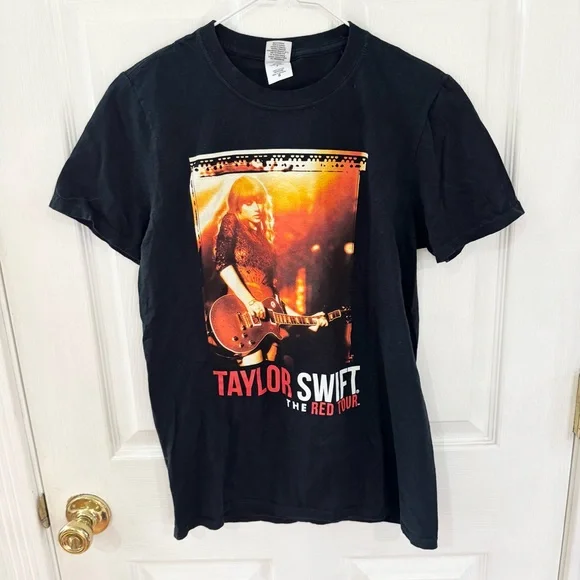 Taylor Swift “The Red Tour” Concert shirt SMALL